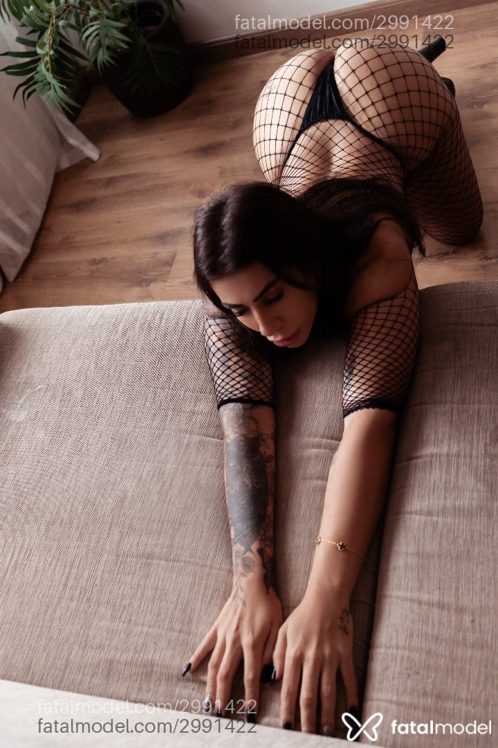 Acompanhante mulher trans com cabelo castanho de olhos pretos em Porto Alegre - Vivih