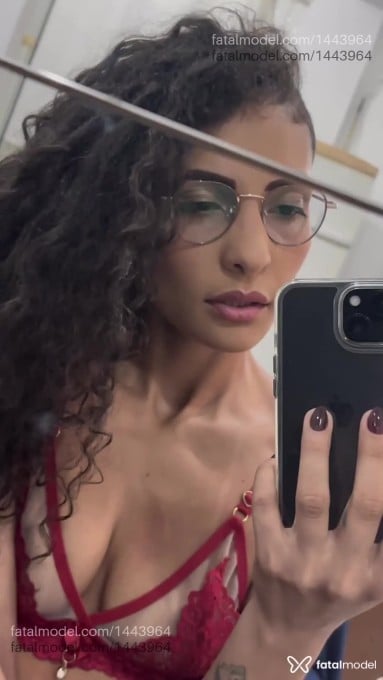 Acompanhante mulher com cabelo castanho de olhos castanhos em Florianópolis - Laura Amaral