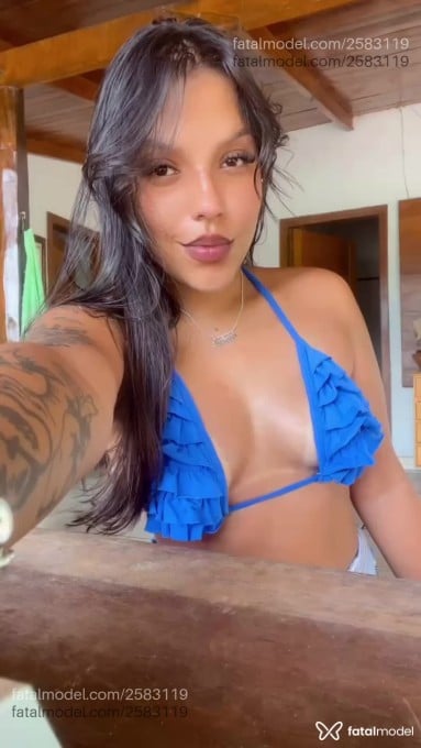 Acompanhante mulher com cabelo castanho de olhos castanhos em Alta Floresta Acompanhante mulher com cabelo castanho de olhos castanhos em Alta Floresta - Stefanie