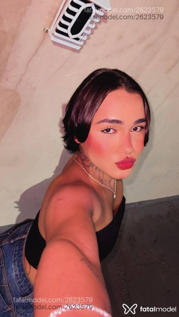 Acompanhante mulher trans com cabelo castanho de olhos castanhos em São Carlos Acompanhante mulher trans com cabelo castanho de olhos castanhos em São Carlos - Gabriela