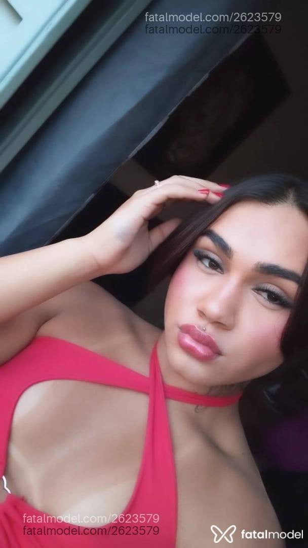 Acompanhante mulher trans com cabelo castanho de olhos castanhos - Gabriela
