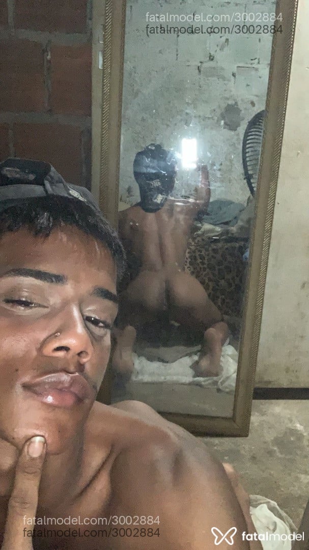 Acompanhante homem morena (o) de olhos pretos - Angel Acompanhante homem morena (o) de olhos pretos - Angel