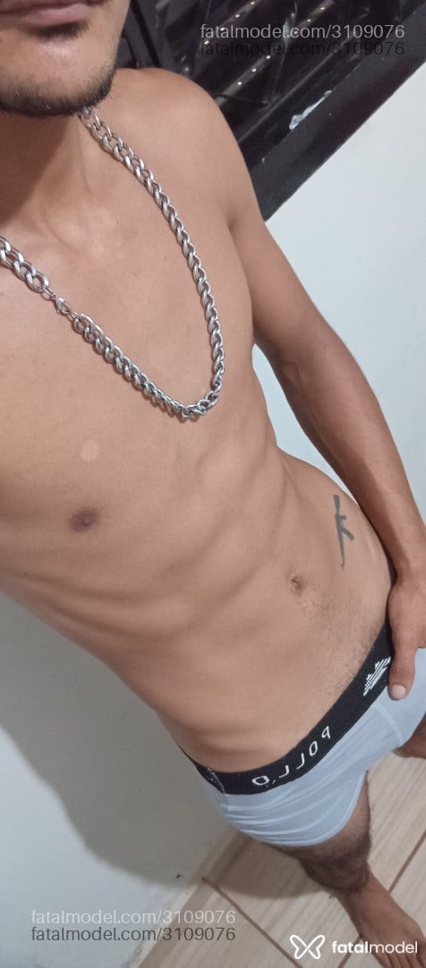 Acompanhante homem com cabelo castanho de olhos pretos em Virtual - Novinhodrake