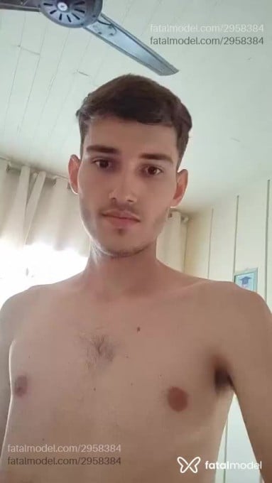 Acompanhante homem com cabelo castanho de olhos pretos - Luxe