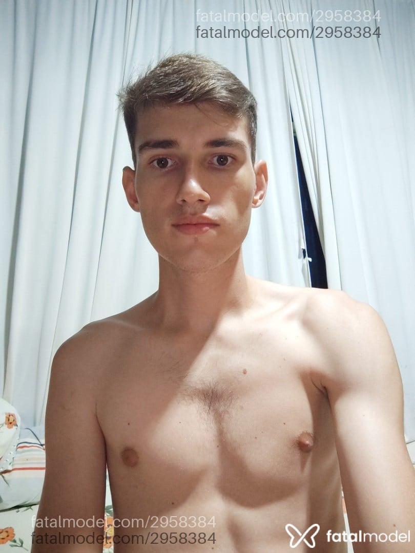 Acompanhante homem com cabelo castanho de olhos pretos - Luxe
