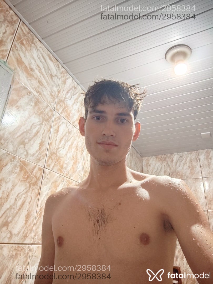Acompanhante homem com cabelo castanho de olhos pretos - Luxe