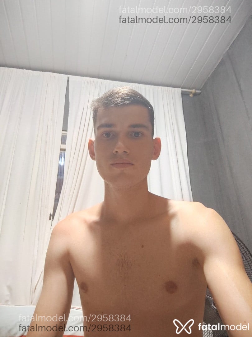 Acompanhante homem com cabelo castanho de olhos pretos - Luxe