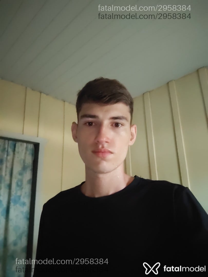Acompanhante homem com cabelo castanho de olhos pretos - Luxe