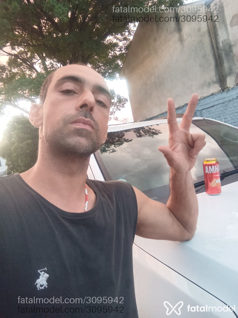 Acompanhante homem com cabelo castanho de olhos mel em Maringá - Gargamel