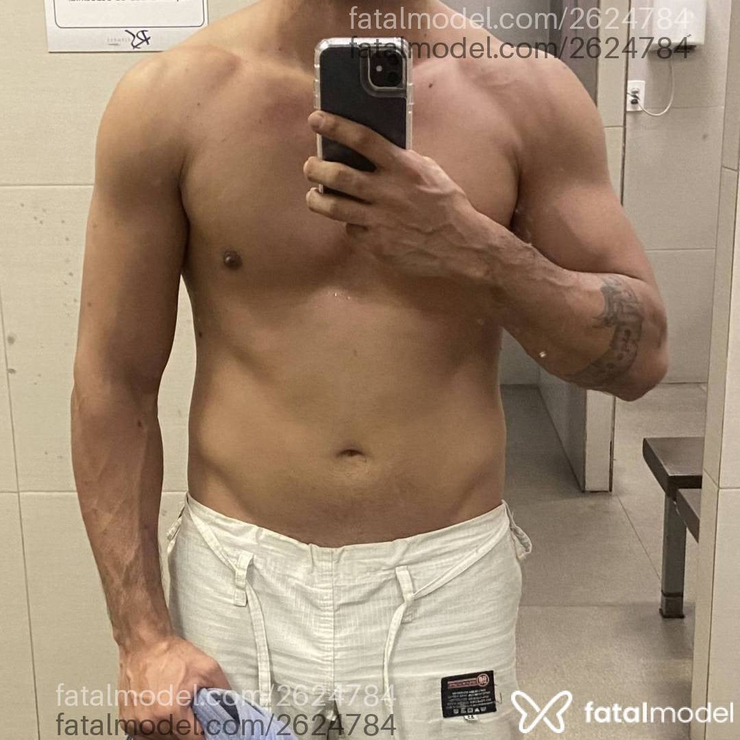 Acompanhante homem morena (o) de olhos pretos - Dom