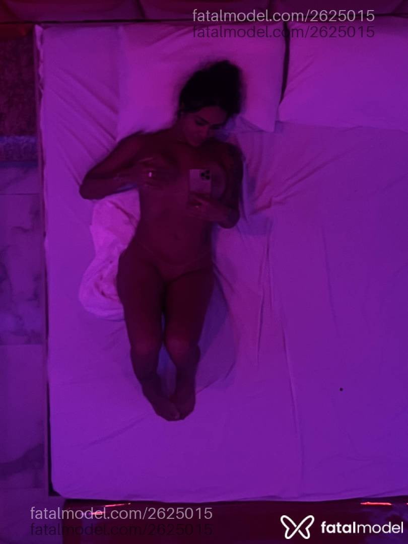 Acompanhante mulher morena (o) de olhos pretos - Lara