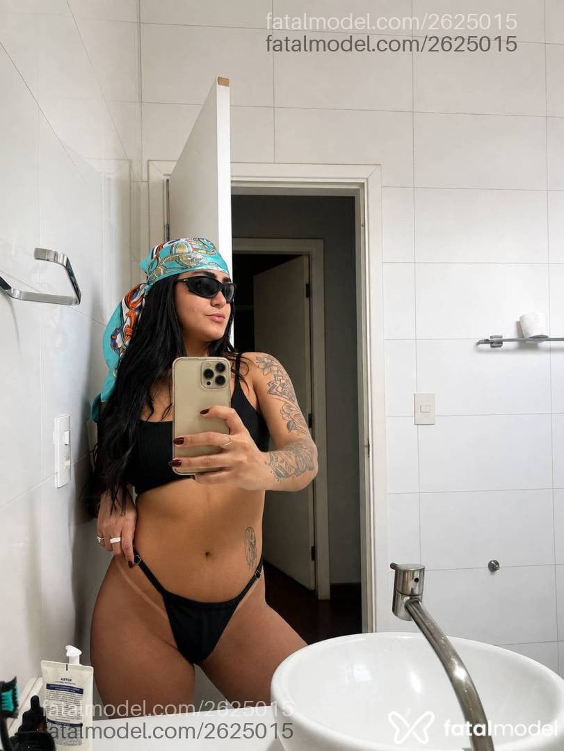 Acompanhante mulher morena (o) de olhos pretos - Lara