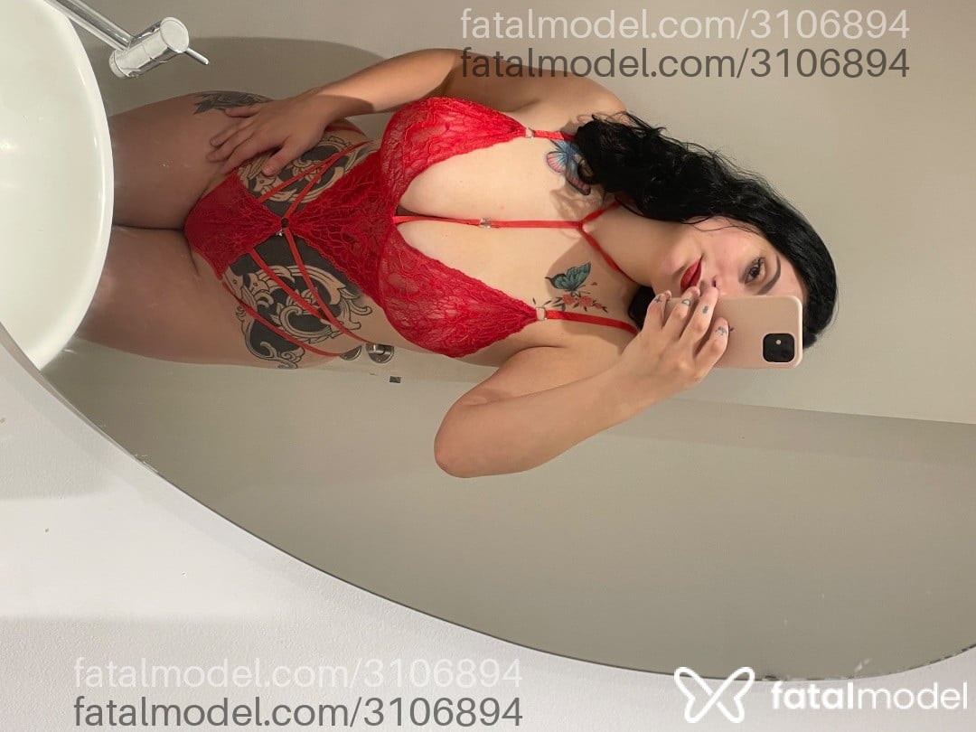 Acompanhante mulher morena (o) de olhos castanhos - Yara Berv Acompanhante mulher morena (o) de olhos castanhos - Yara Berv