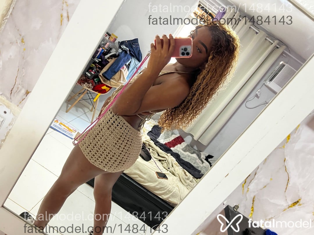 Acompanhante mulher trans morena (o) de olhos castanhos em Petrópolis - Preta Arrochada