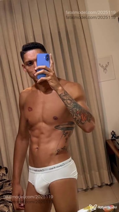 Acompanhante homem morena (o) de olhos castanhos - Lex Santos Acompanhante homem morena (o) de olhos castanhos - Lex Santos