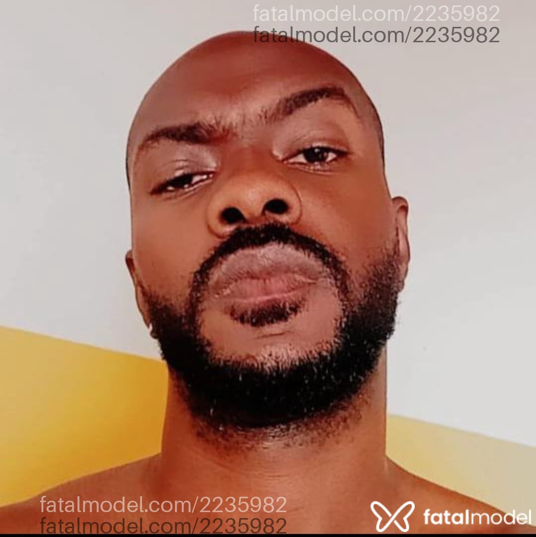 Acompanhante homem sem cabelo de olhos castanhos em Mesquita - Alexis