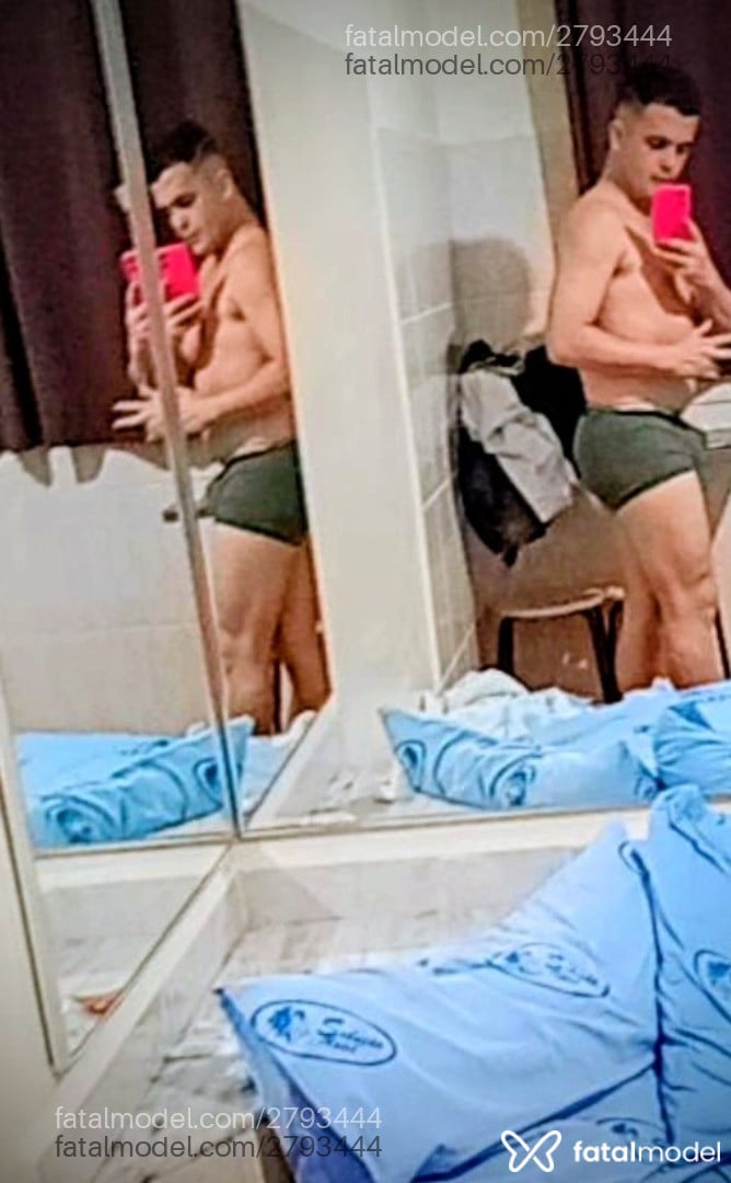 Acompanhante homem com cabelo castanho de olhos castanhos em Itapira - Francês