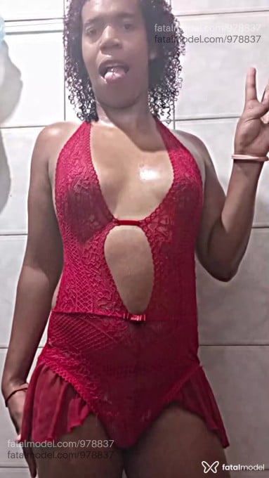 Acompanhante mulher trans com cabelo colorido de olhos pretos em Monte Santo de Minas - Pretaahgulosa