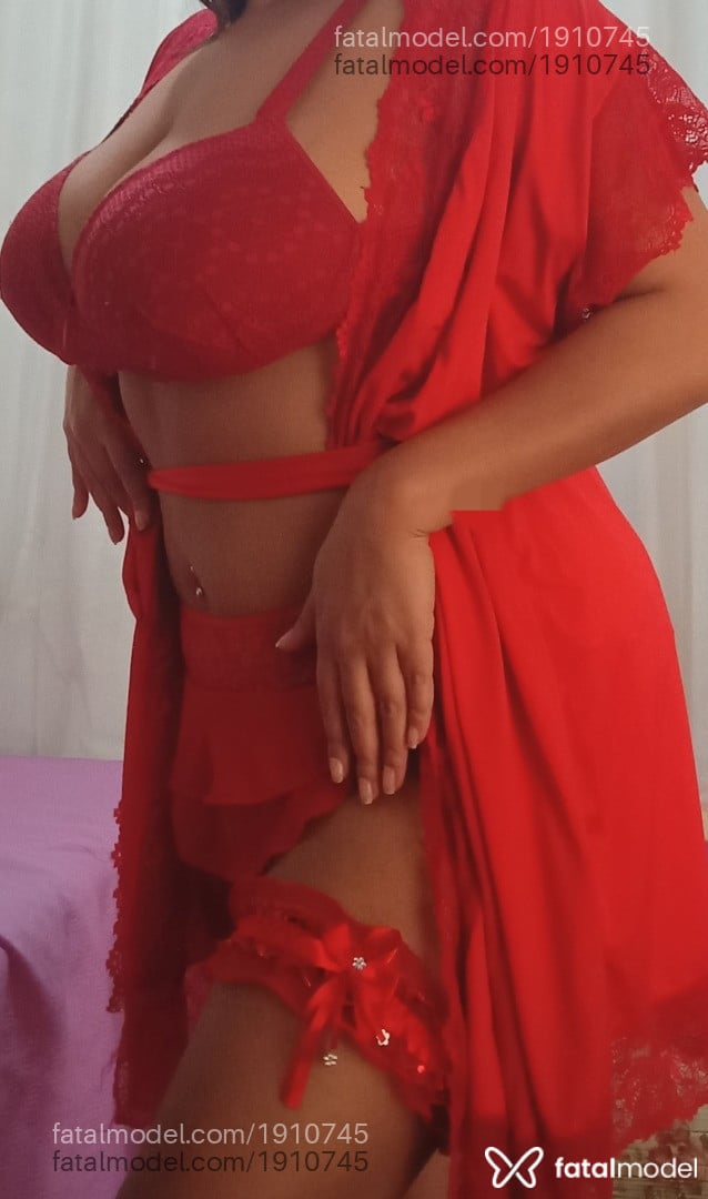 Acompanhante mulher com cabelo castanho de olhos castanhos - Aline