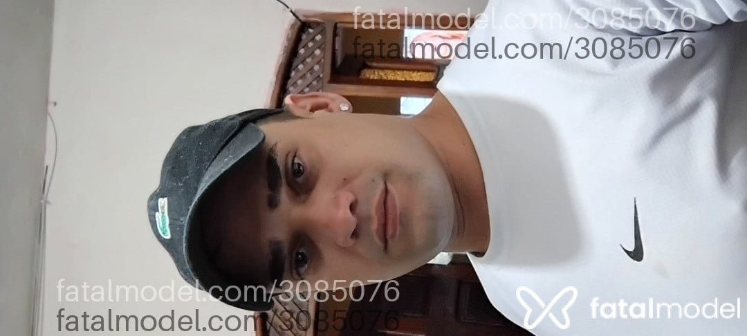 Acompanhante homem com cabelo castanho de olhos castanhos em Virtual - Max