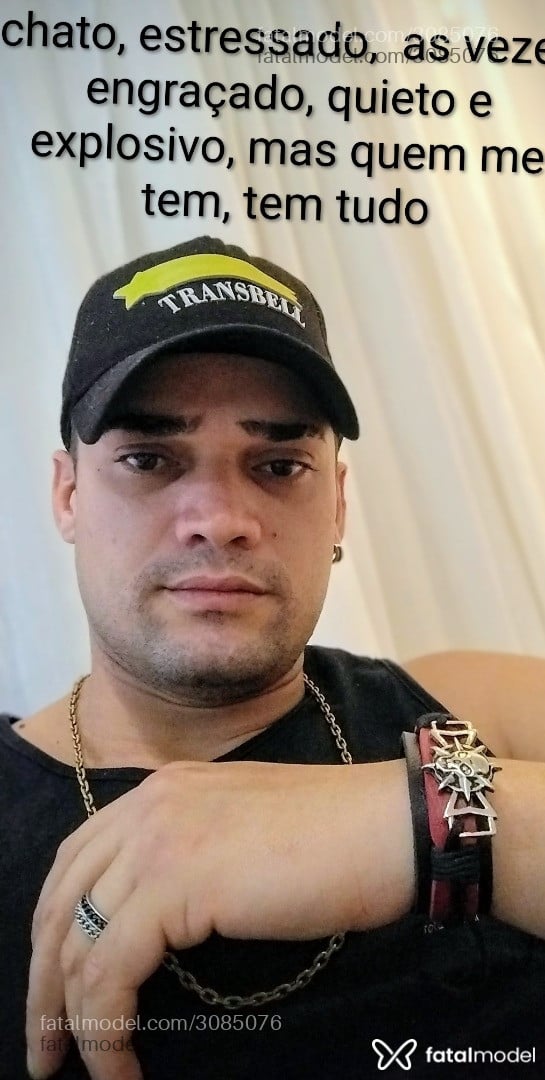 Acompanhante homem com cabelo castanho de olhos castanhos em Virtual - Max