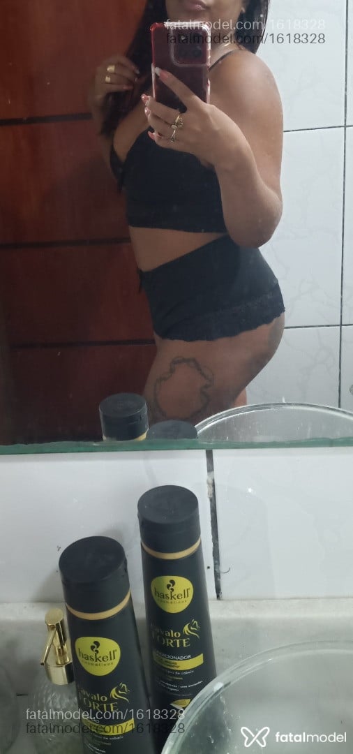 Acompanhante mulher com cabelo castanho de olhos castanhos - Morena Acompanhante mulher com cabelo castanho de olhos castanhos - Morena