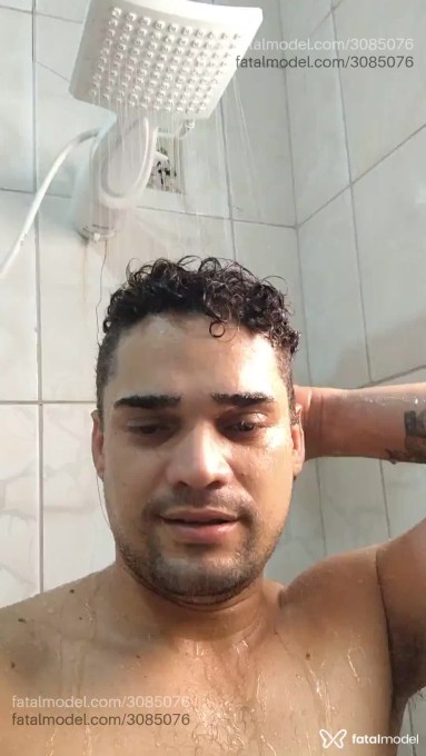 Acompanhante homem com cabelo castanho de olhos castanhos em Virtual - Max