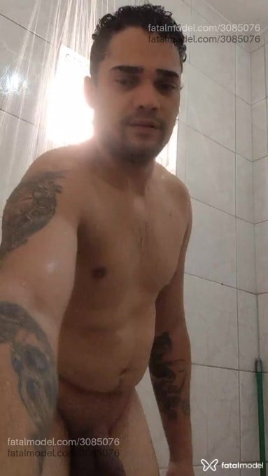 Acompanhante homem com cabelo castanho de olhos castanhos em Virtual - Max