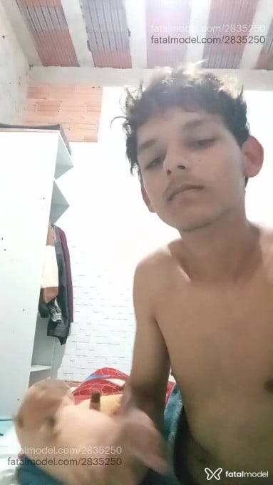 Acompanhante homem com cabelo castanho de olhos castanhos em Gravataí - Vitorpass