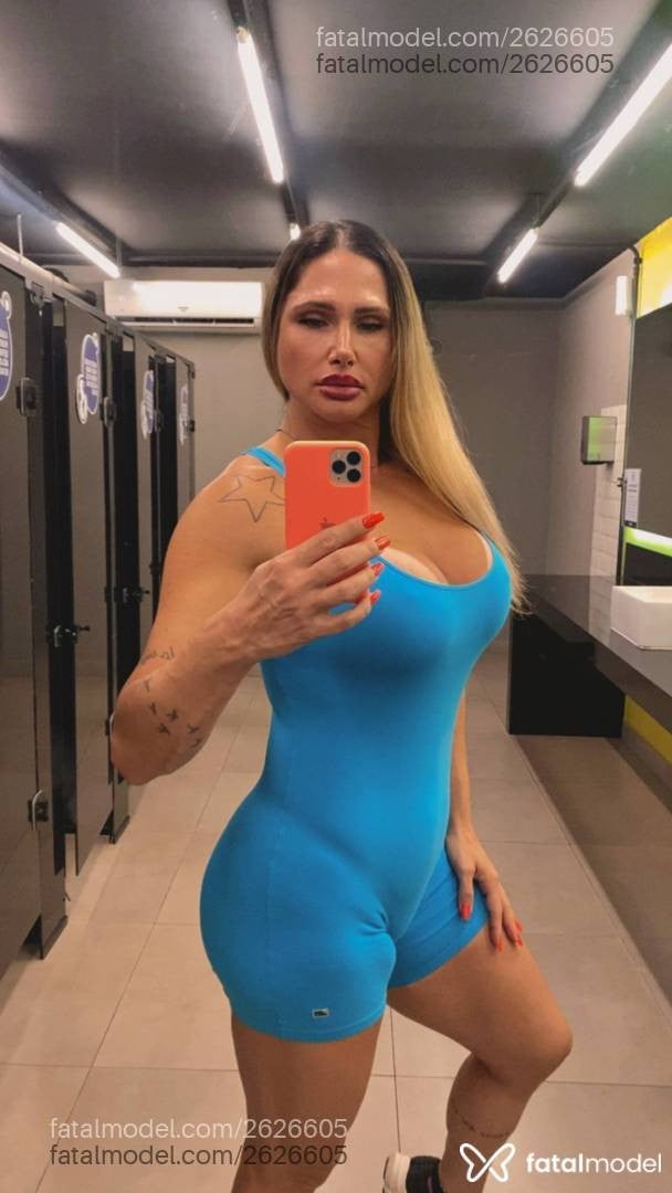 Acompanhante mulher loira (o) de olhos castanhos - Andressa