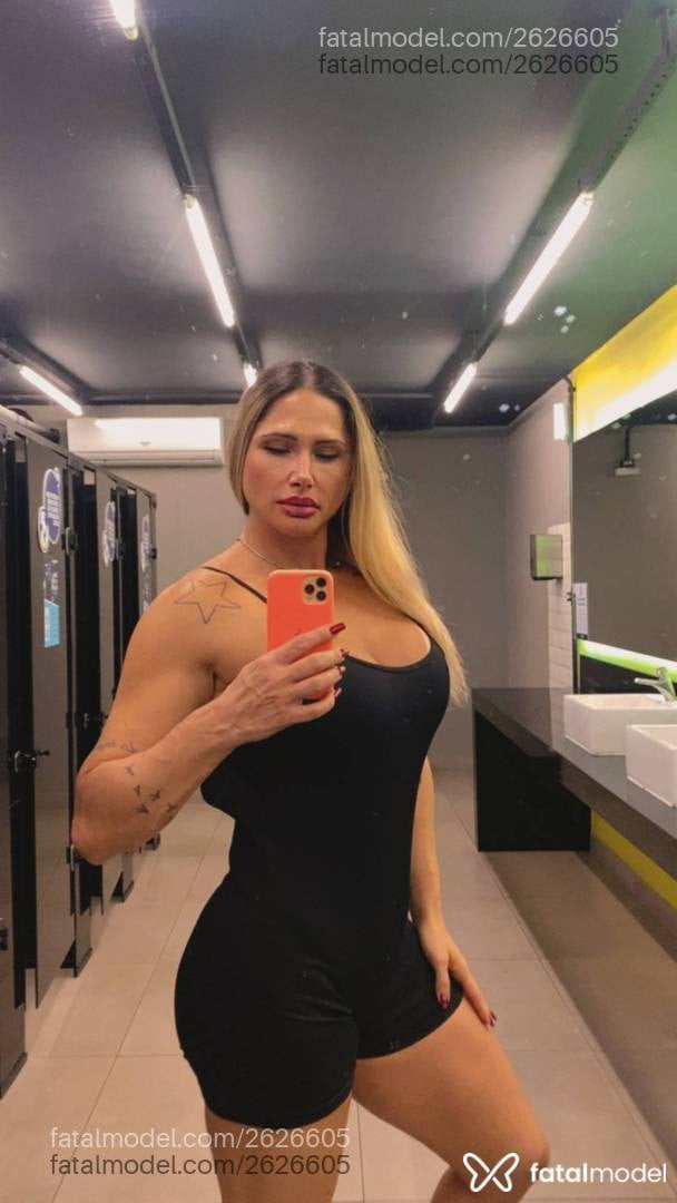 Acompanhante mulher loira (o) de olhos castanhos - Andressa