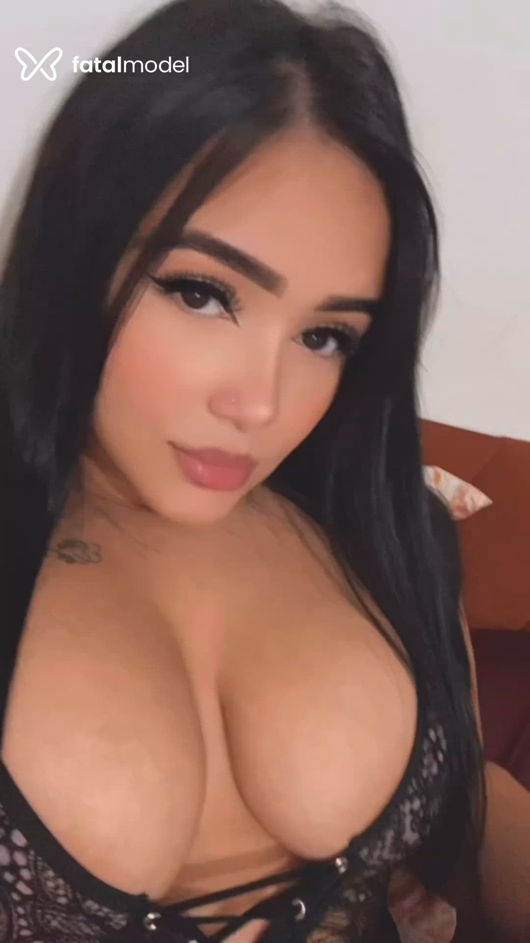 Acompanhante mulher morena (o) de olhos castanhos em Londrina Acompanhante mulher morena (o) de olhos castanhos em Londrina - Mirella Ferraz