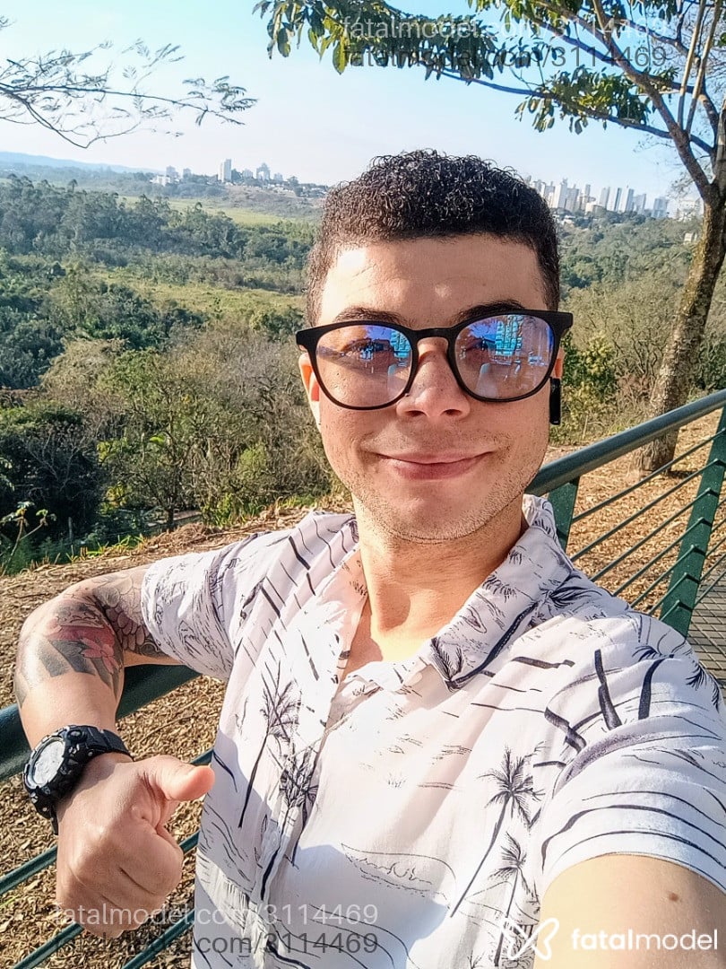 Acompanhante homem com cabelo castanho de olhos castanhos - Julinhosp Acompanhante homem com cabelo castanho de olhos castanhos - Julinhosp