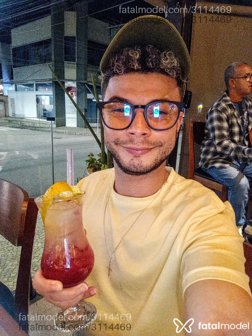 Acompanhante homem com cabelo castanho de olhos castanhos - Julinhosp Acompanhante homem com cabelo castanho de olhos castanhos - Julinhosp