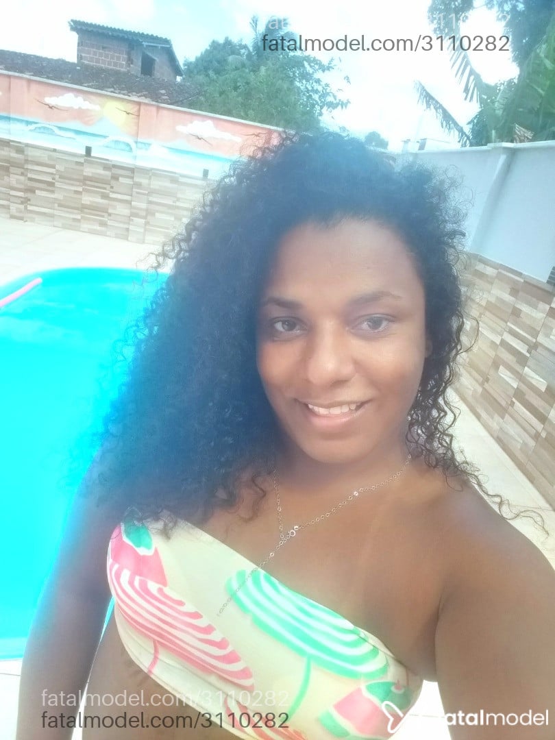 Acompanhante mulher trans com cabelo castanho de olhos pretos em Duque de Caxias - Palloma Gomes