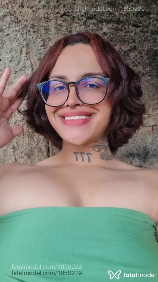 Acompanhante mulher trans com cabelo castanho de olhos castanhos em Anápolis - Aisha