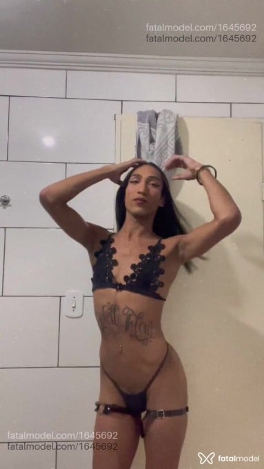 Acompanhante mulher trans morena (o) de olhos castanhos em Passa Quatro - Renathinha