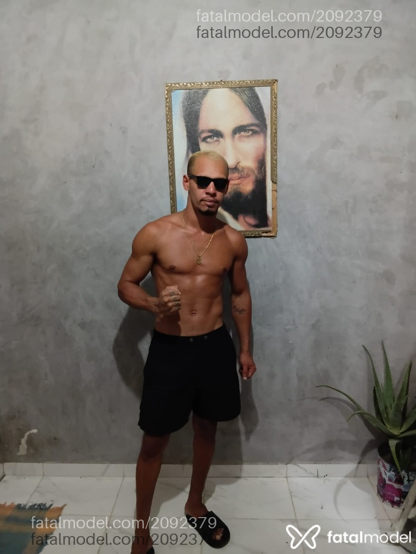 Acompanhante homem morena (o) de olhos cinza em Rio de Janeiro - Vinicius