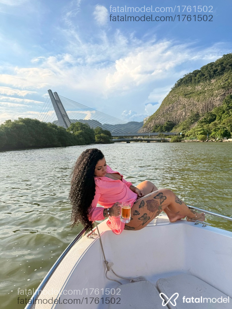 Acompanhante mulher morena (o) de olhos castanhos em Rio de Janeiro Acompanhante mulher morena (o) de olhos castanhos em Rio de Janeiro - Tacia