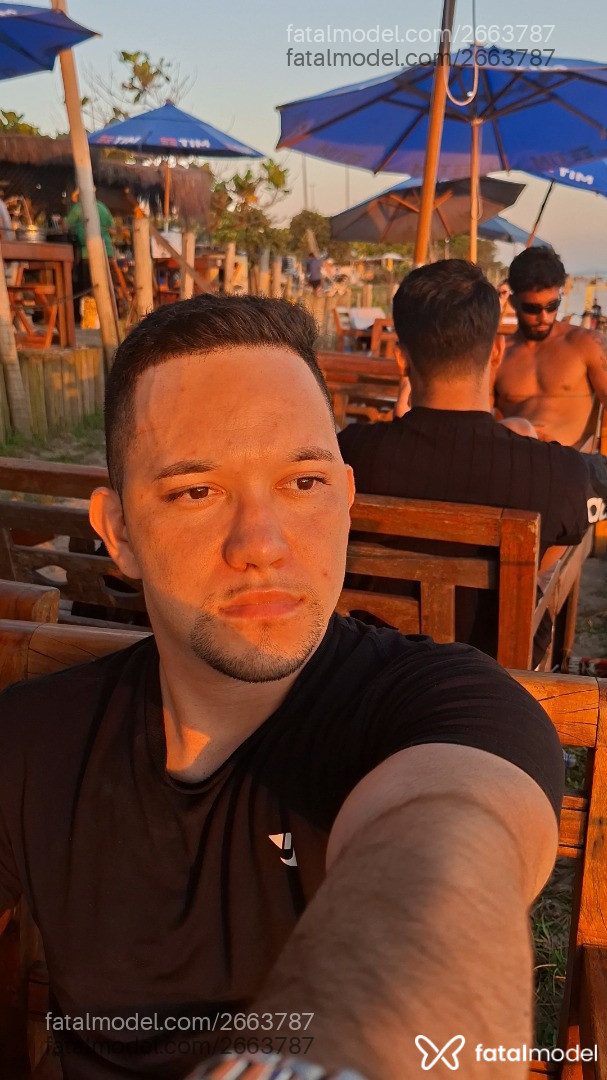 Acompanhante homem morena (o) de olhos castanhos em Rio de Janeiro - Natanael