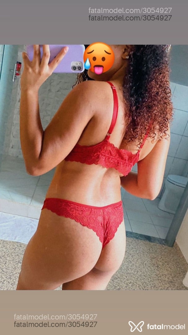 Acompanhante mulher com cabelo colorido de olhos castanhos em Divinópolis - Isabella