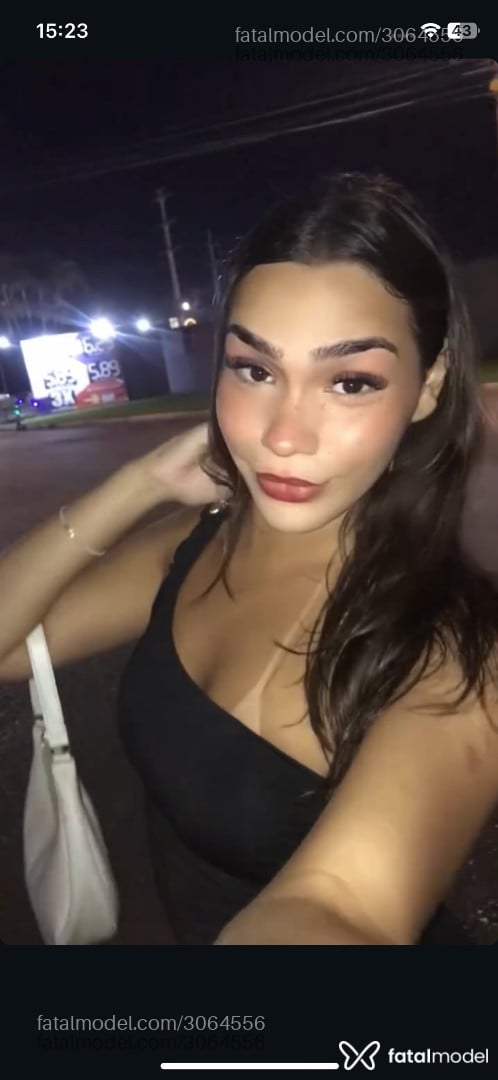 Acompanhante mulher trans com cabelo castanho de olhos castanhos em Araxá Acompanhante mulher trans com cabelo castanho de olhos castanhos em Araxá - Fernanda