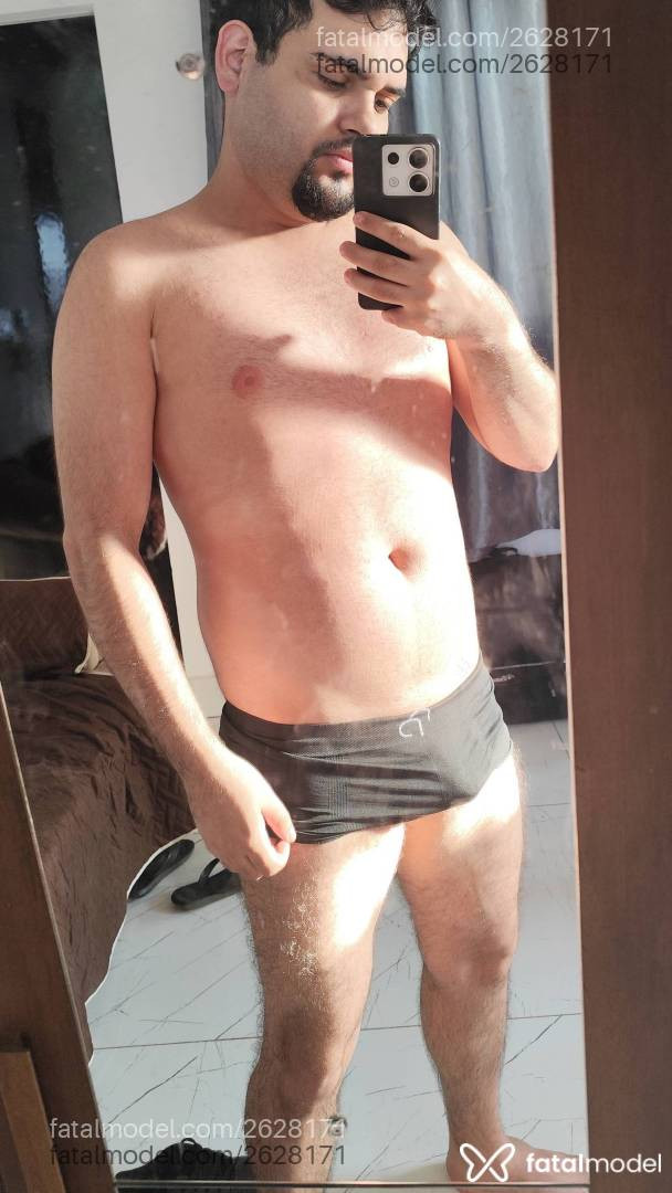 Acompanhante homem morena (o) de olhos pretos em Virtual - Romesi