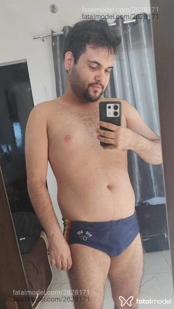 Acompanhante homem morena (o) de olhos pretos em Virtual - Romesi
