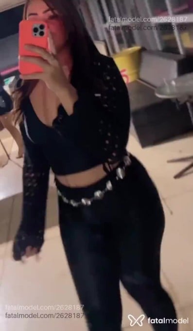 Acompanhante mulher com cabelo castanho de olhos castanhos - Karina
