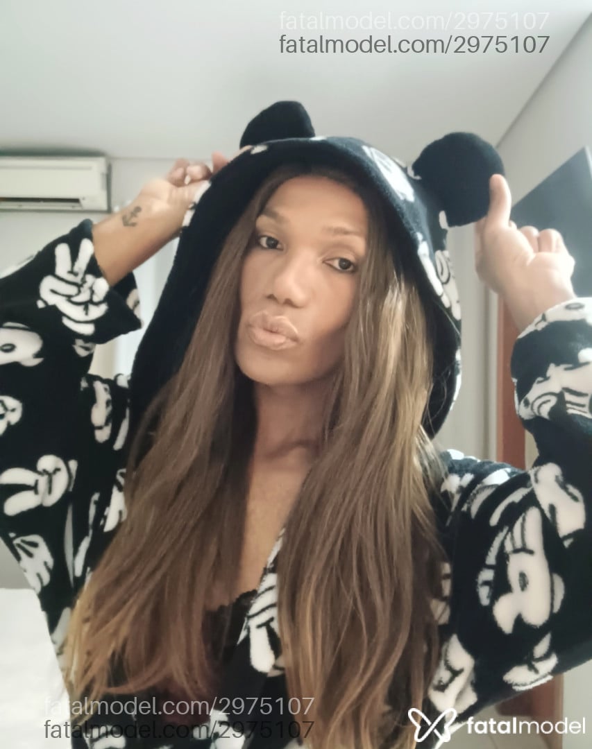 Acompanhante mulher trans com cabelo castanho de olhos pretos em Sorocaba - Lorena Linker