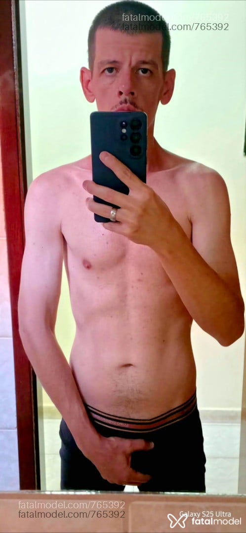Acompanhante homem com cabelo castanho de olhos castanhos em Votuporanga Acompanhante homem com cabelo castanho de olhos castanhos em Votuporanga - Farina