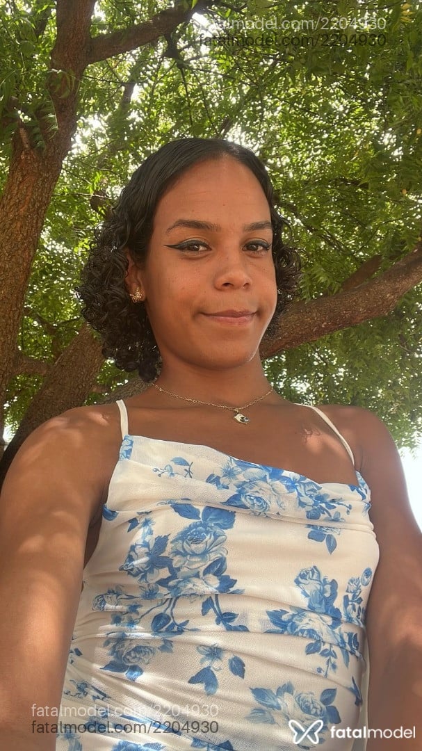 Acompanhante mulher trans morena (o) de olhos castanhos - Isabel
