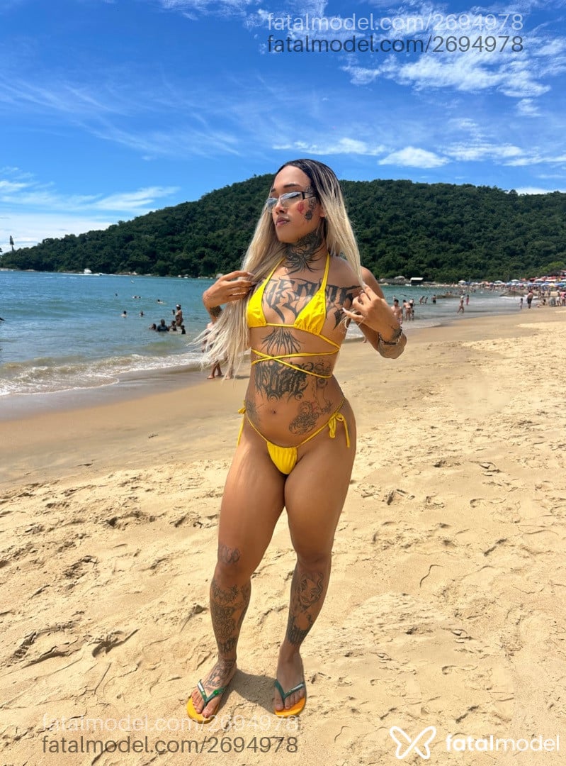 Acompanhante mulher trans morena (o) de olhos pretos em Balneário Camboriú - Alice