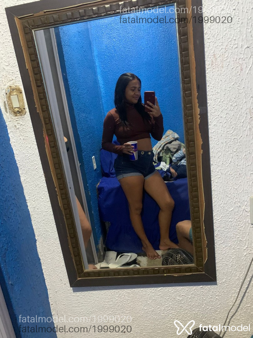 Acompanhante mulher morena (o) de olhos pretos em Virtual Acompanhante mulher morena (o) de olhos pretos em Virtual - Larissa